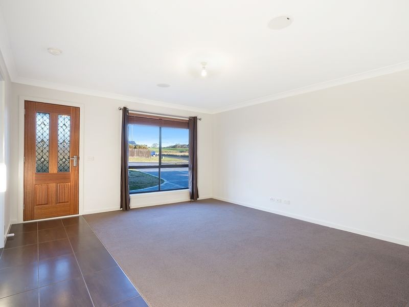 19 Koma Circuit, Bega NSW 2550