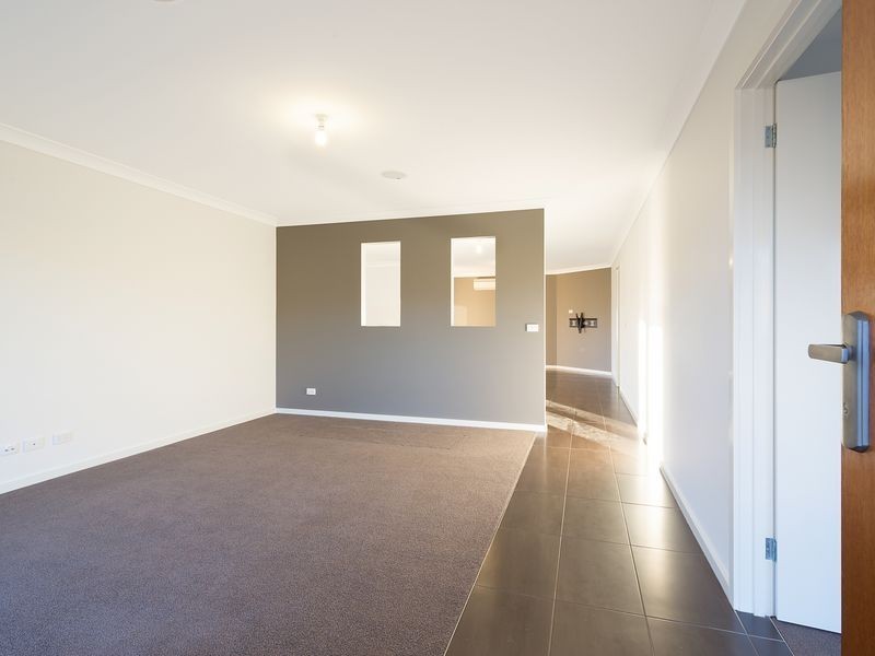 19 Koma Circuit, Bega NSW 2550