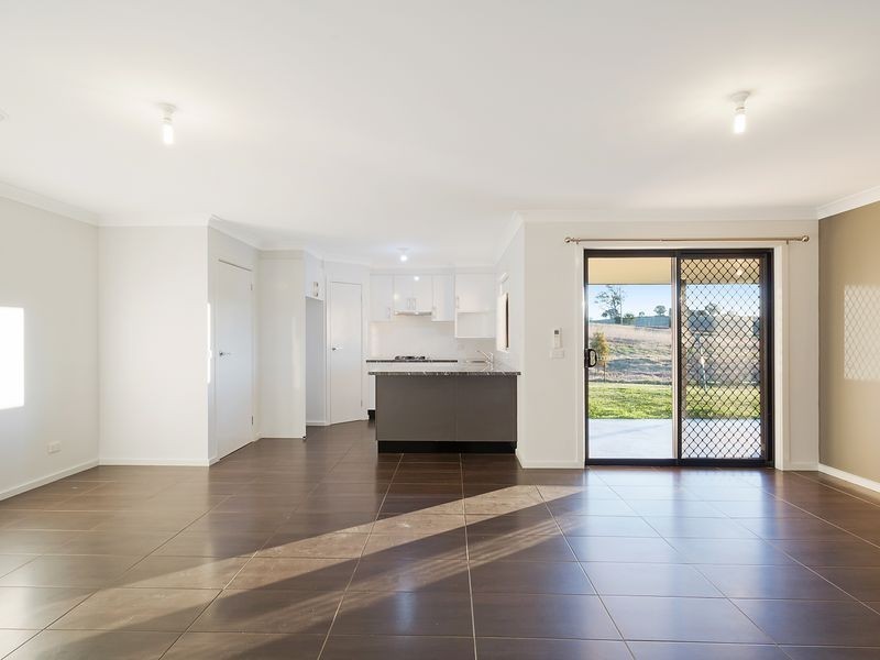 19 Koma Circuit, Bega NSW 2550