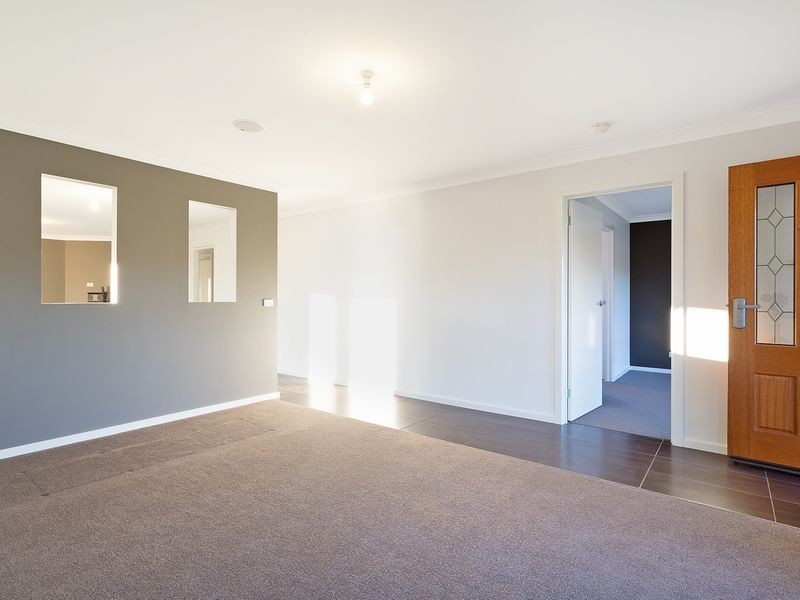 19 Koma Circuit, Bega NSW 2550