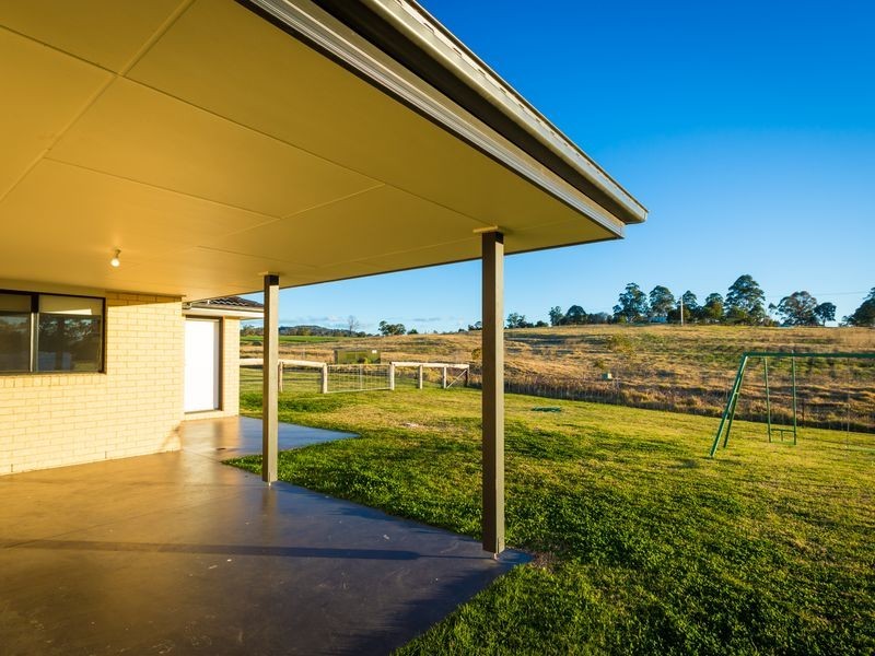 19 Koma Circuit, Bega NSW 2550
