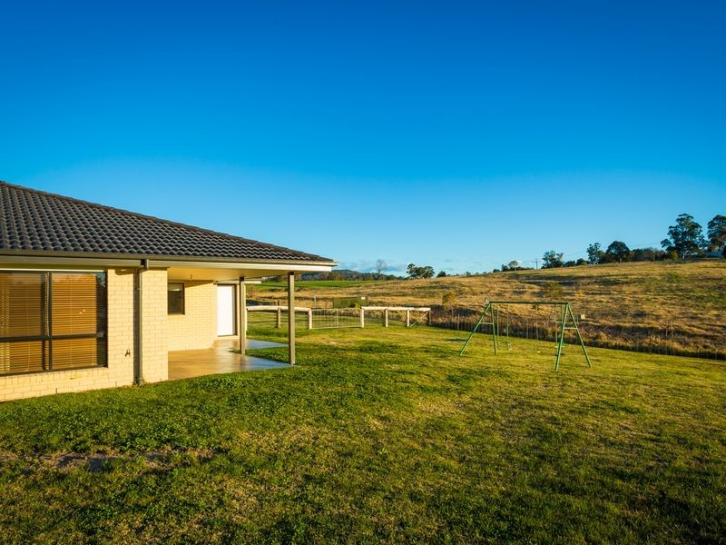 19 Koma Circuit, Bega NSW 2550