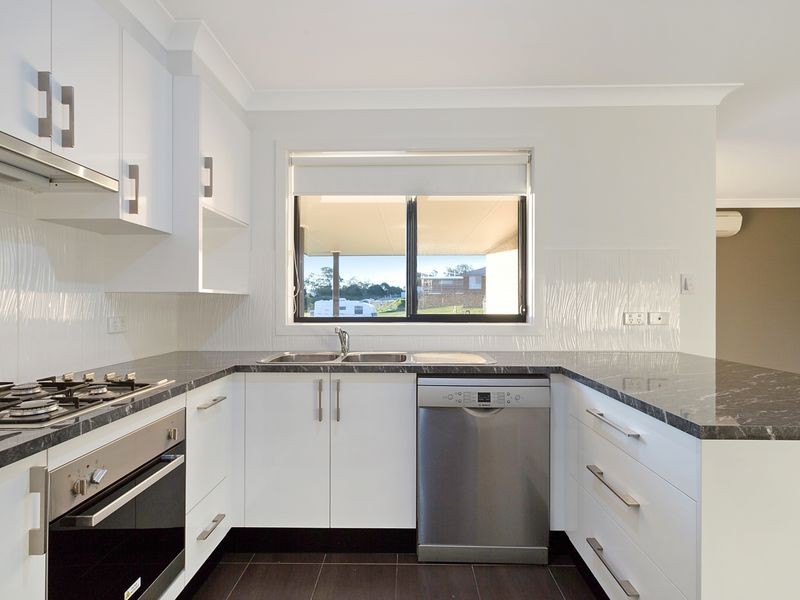 19 Koma Circuit, Bega NSW 2550