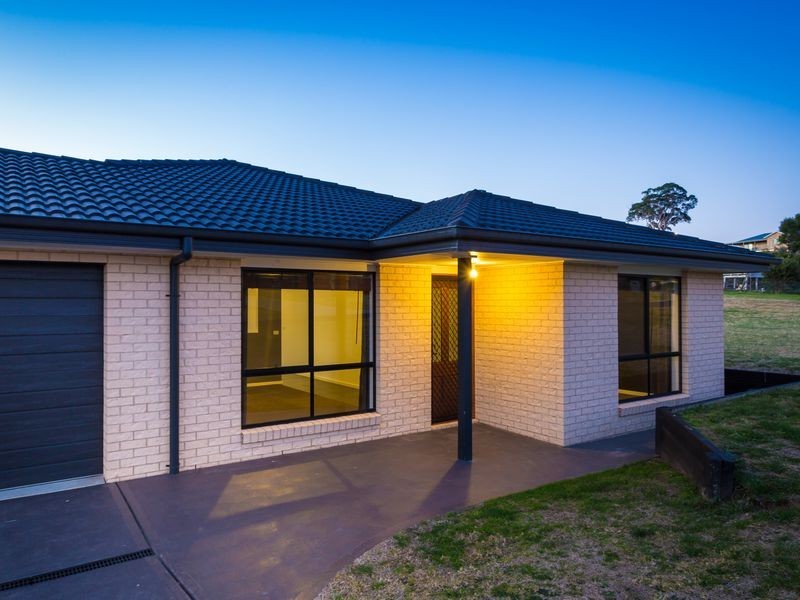 19 Koma Circuit, Bega NSW 2550