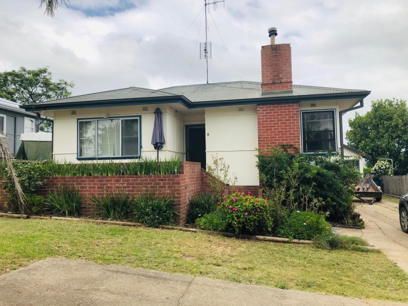 8 Blomfield Ave, Bega NSW 2550