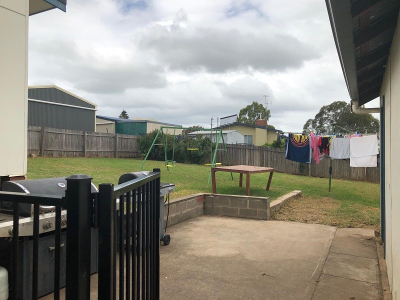 8 Blomfield Ave, Bega NSW 2550