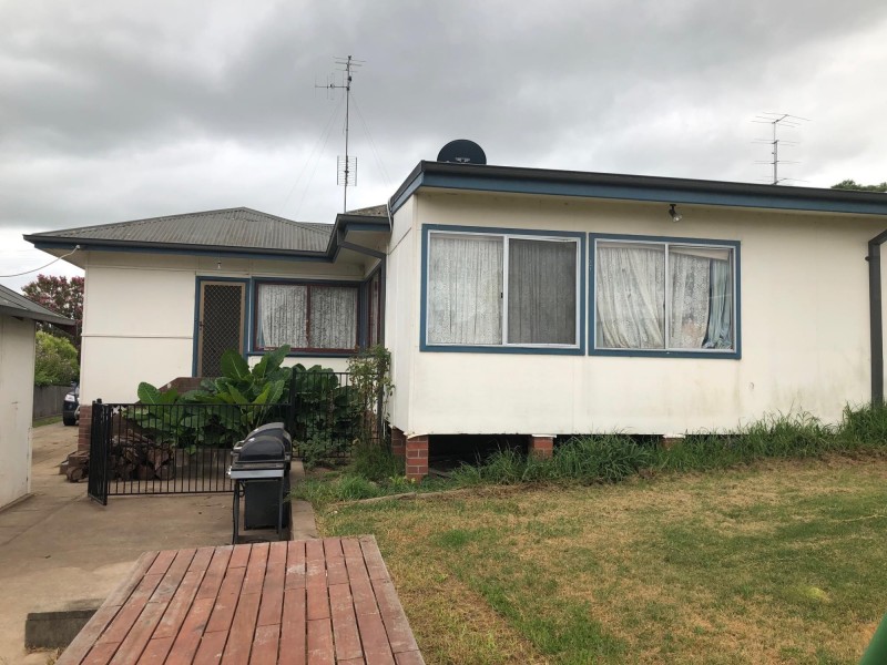 8 Blomfield Ave, Bega NSW 2550