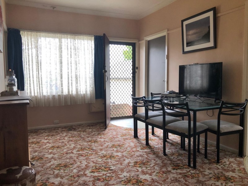 8 Blomfield Ave, Bega NSW 2550