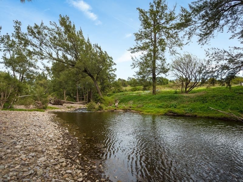 129 Glen Oaks Rd, Bega NSW 2550