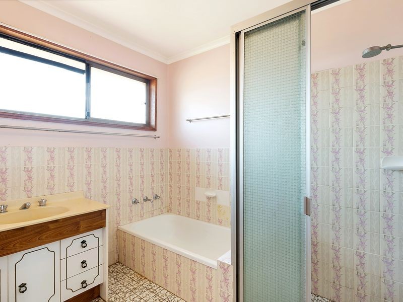 19 Glebe Avenue, Bega NSW 2550