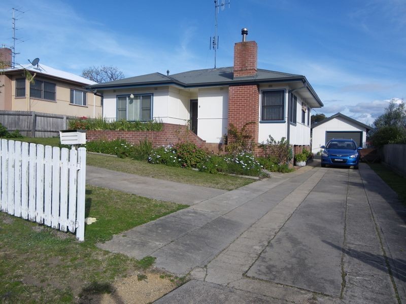 8 Blomfield Avenue, Bega NSW 2550