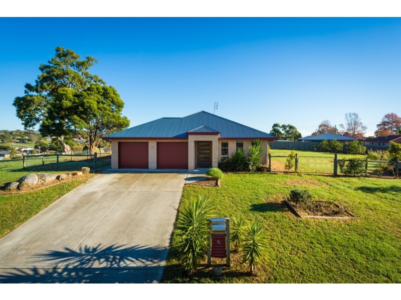 6 Glen Mia Drive, Bega NSW 2550