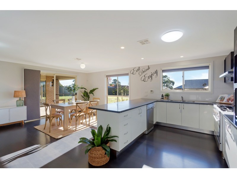 6 Glen Mia Drive, Bega NSW 2550