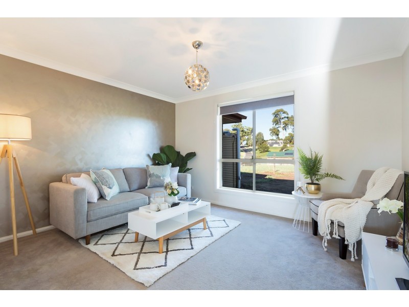 6 Glen Mia Drive, Bega NSW 2550