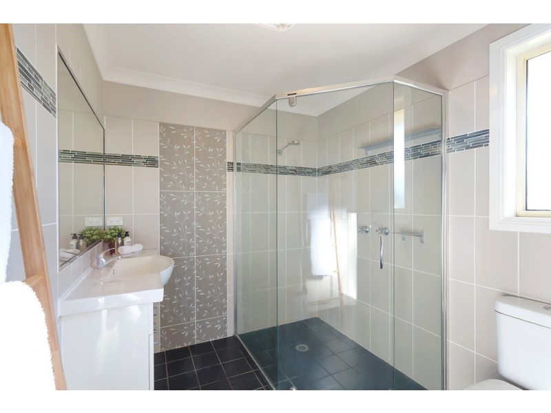 6 Glen Mia Drive, Bega NSW 2550