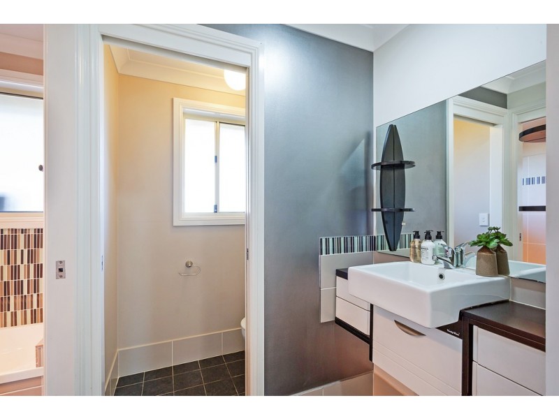 6 Glen Mia Drive, Bega NSW 2550