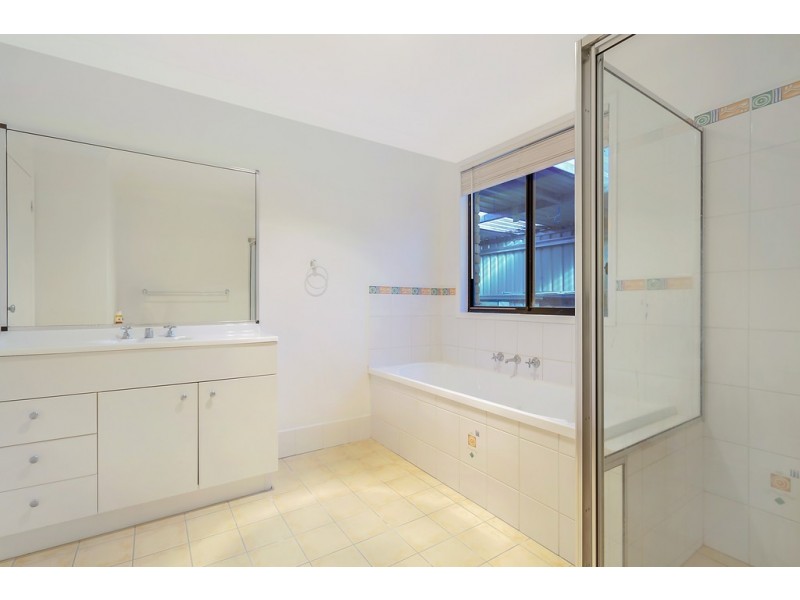 18 Black Range Road, Bega NSW 2550