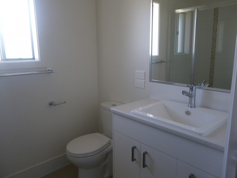 18 Koma Circuit, Bega NSW 2550