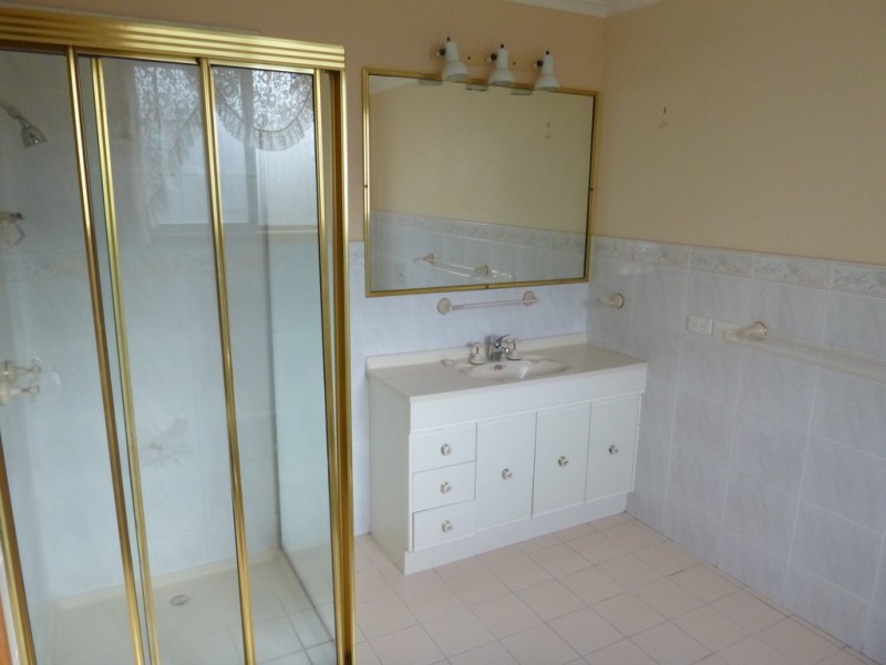 4 Gregory Way, Bega NSW 2550
