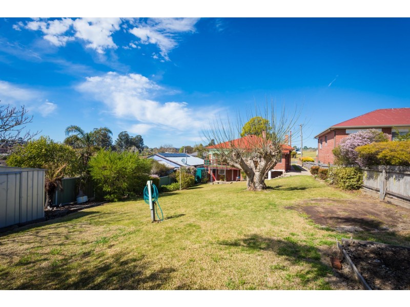 25 Fairview Street, Bega NSW 2550
