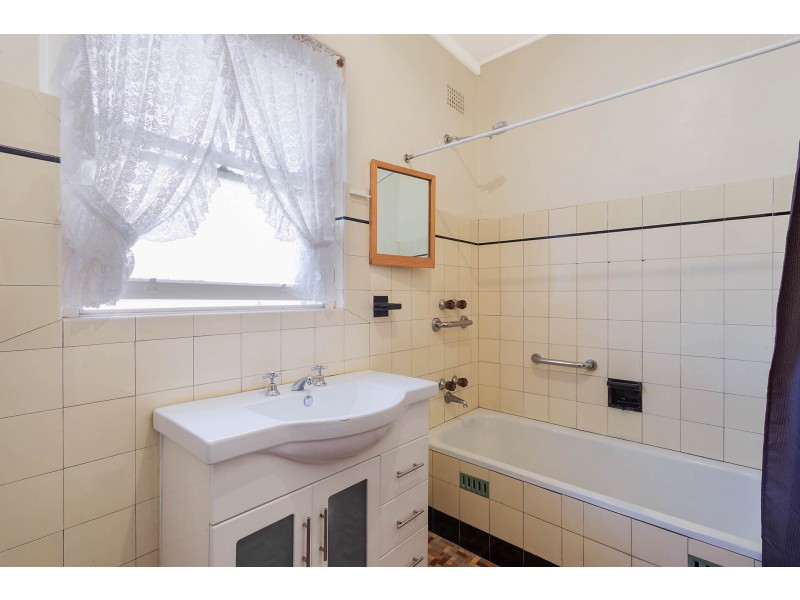 25 Fairview Street, Bega NSW 2550