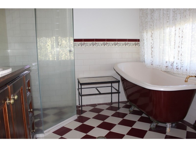 72 Mountview Close, Bega NSW 2550