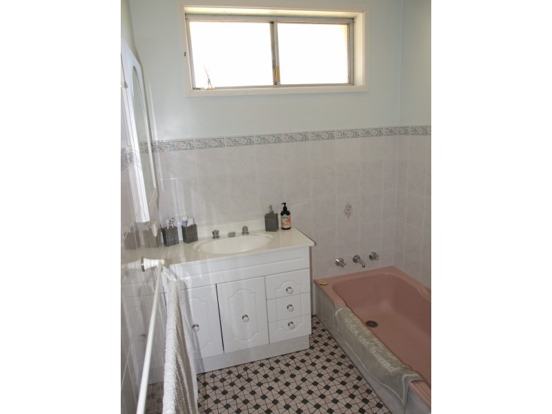 88 Lynjohn Drive, Bega NSW 2550