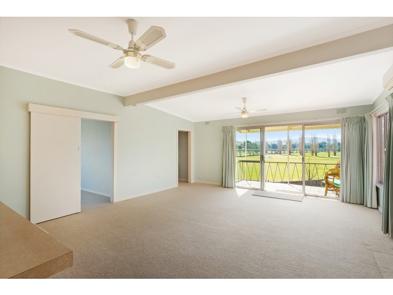 2 Parbery Crescent, Bega NSW 2550