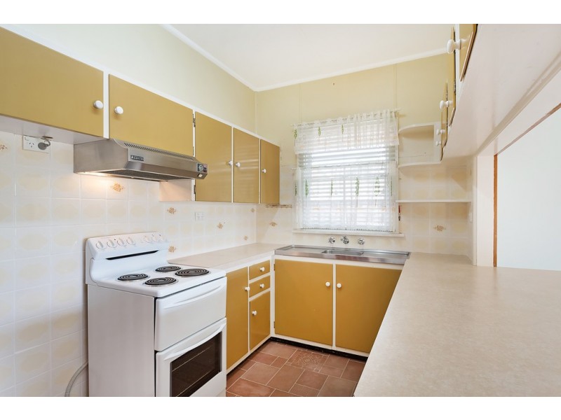 2 Parbery Crescent, Bega NSW 2550