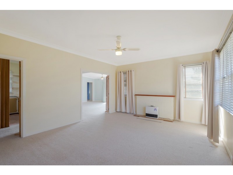 2 Parbery Crescent, Bega NSW 2550