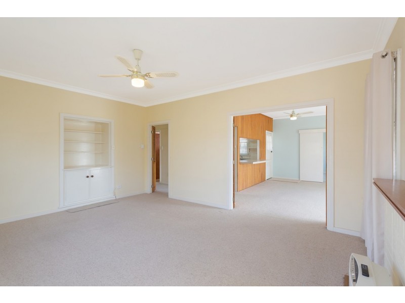 2 Parbery Crescent, Bega NSW 2550