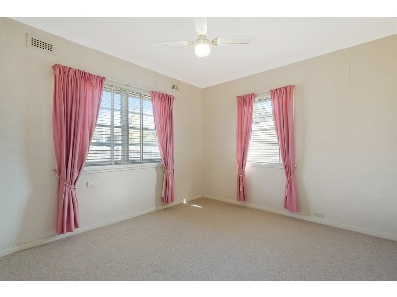 2 Parbery Crescent, Bega NSW 2550