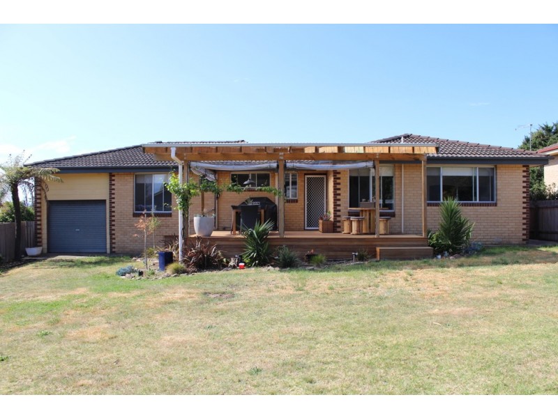 98 Lynjohn Drive, Bega NSW 2550