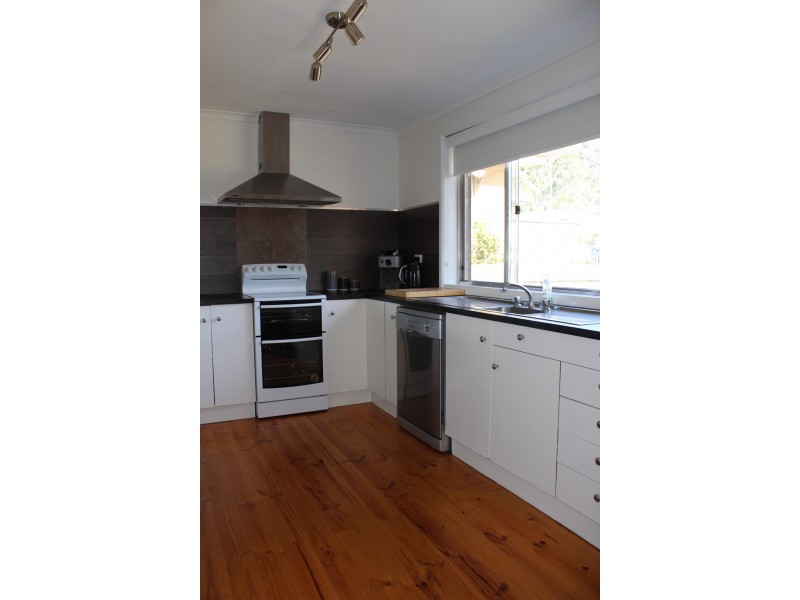 98 Lynjohn Drive, Bega NSW 2550