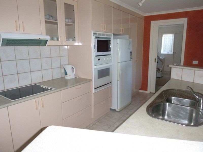 1/8 The Fairway, Tura Beach NSW 2548