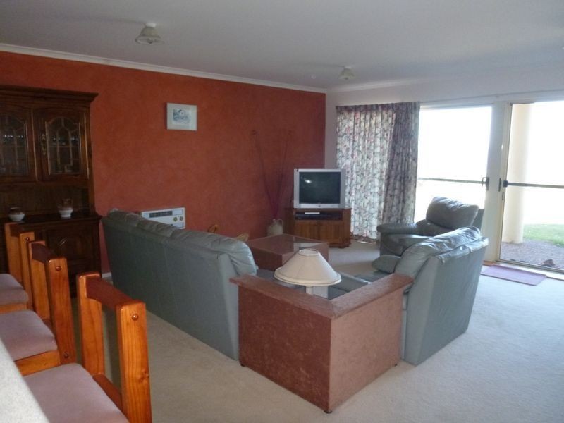 1/8 The Fairway, Tura Beach NSW 2548