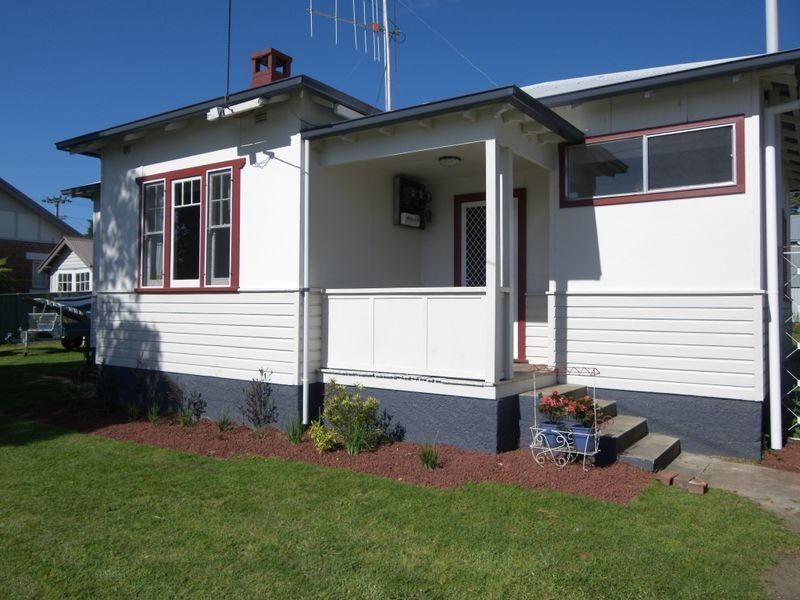 4 Canning Street, Bega NSW 2550