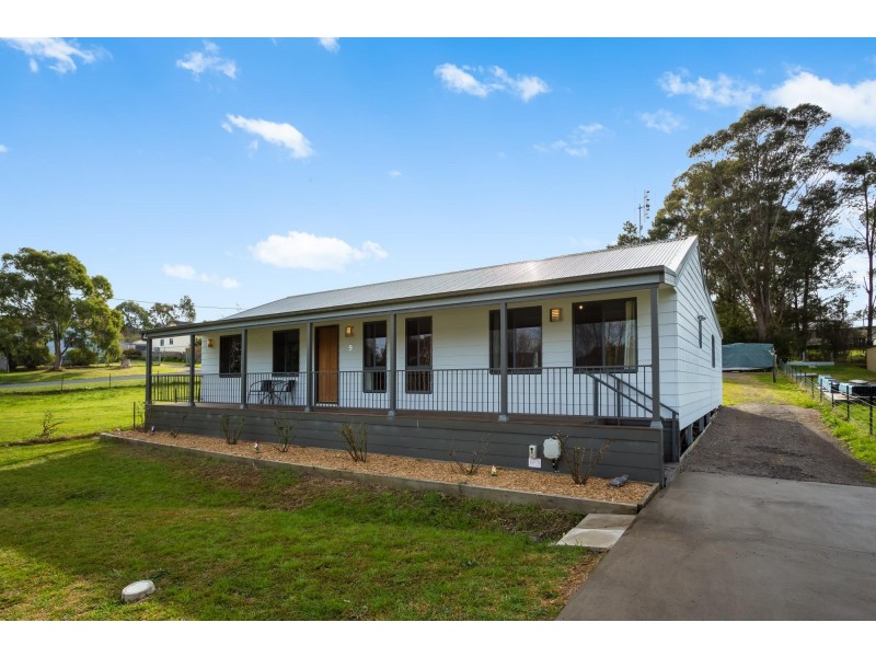 9 Tarlinton Street, Cobargo NSW 2550