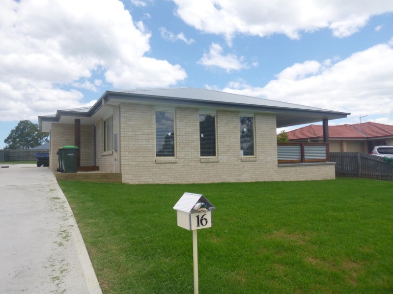 16 Howard Avenue, Bega NSW 2550