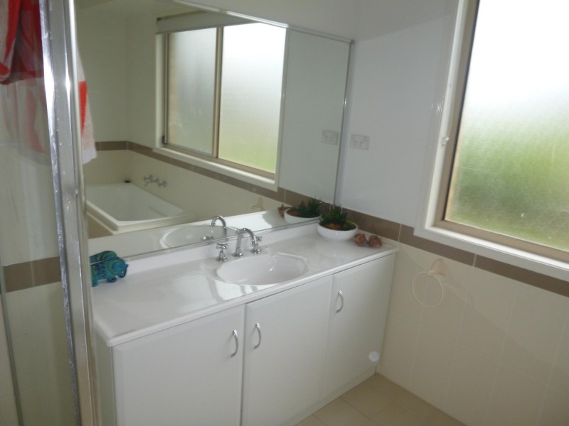 22 Howard Avenue, Bega NSW 2550