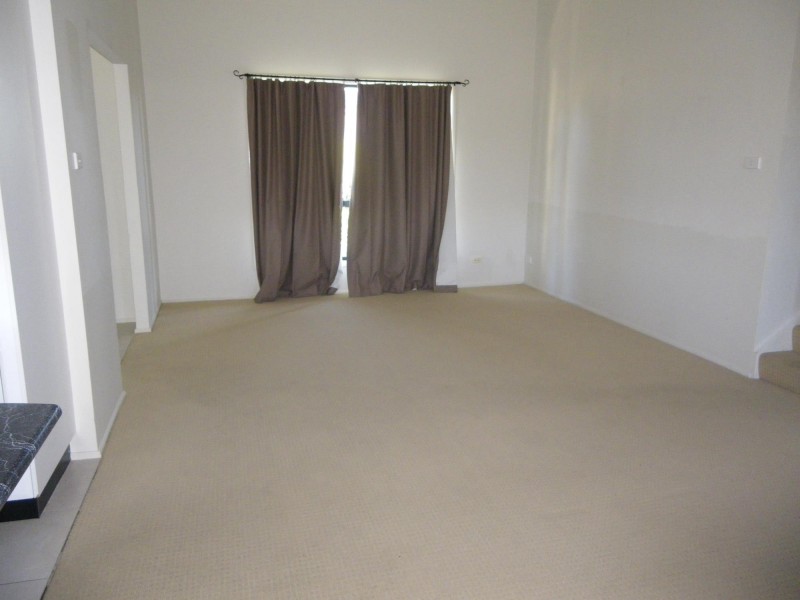 8 Howard Avenue, Bega NSW 2550