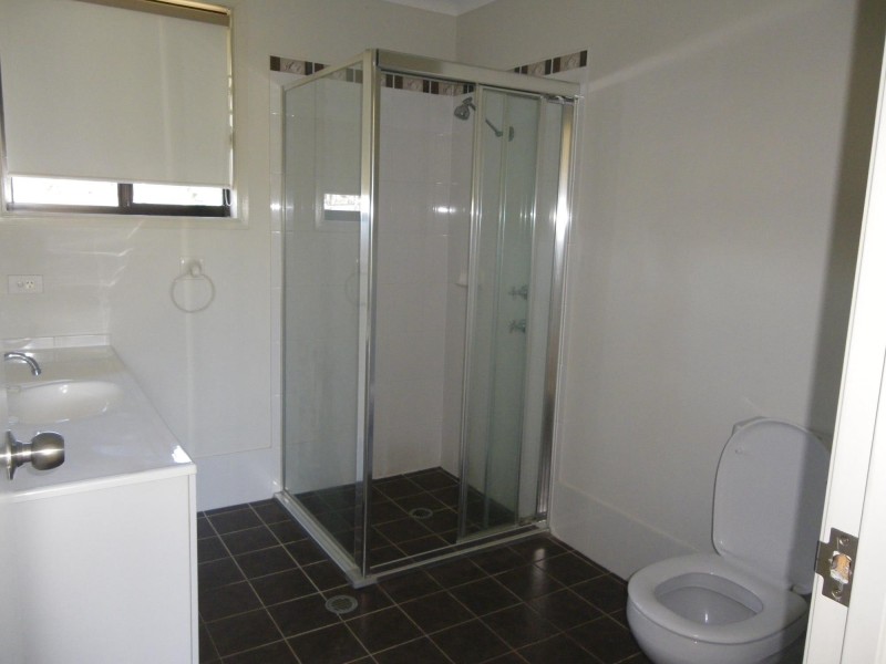 8 Howard Avenue, Bega NSW 2550