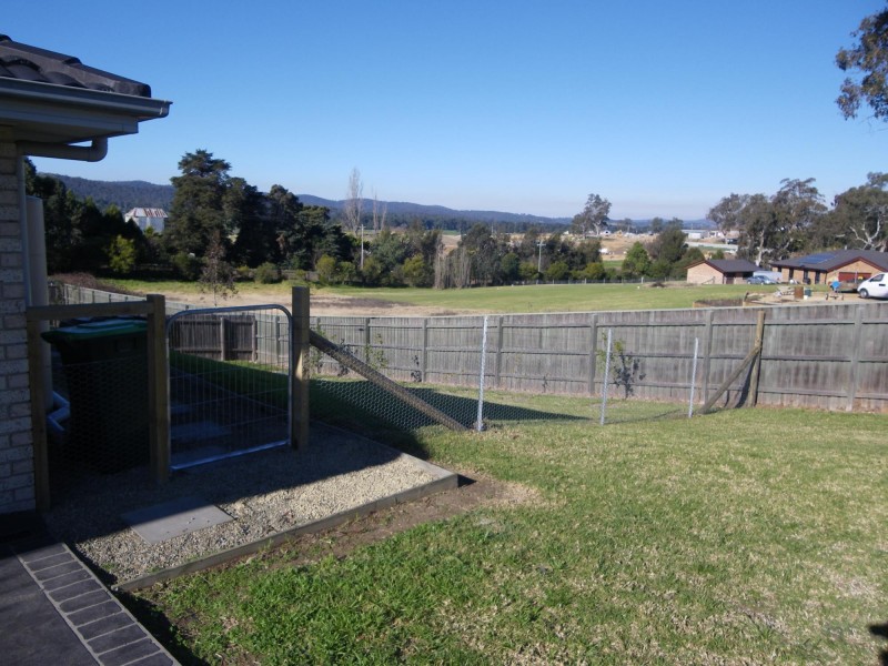 8 Howard Avenue, Bega NSW 2550