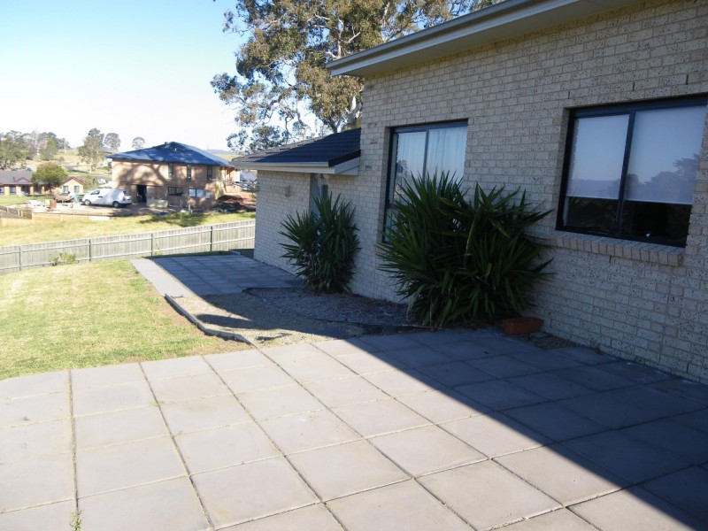 8 Howard Avenue, Bega NSW 2550