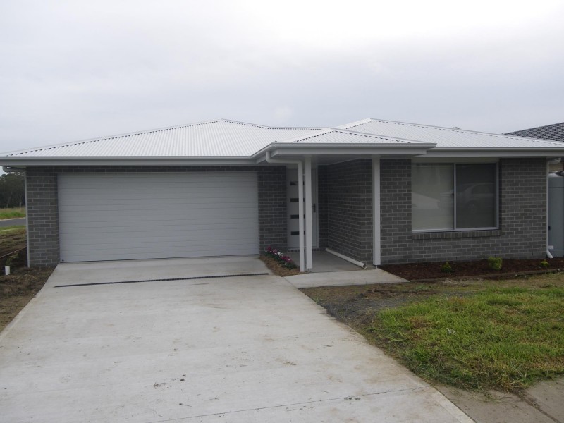 18 Koma Circuit, Bega NSW 2550