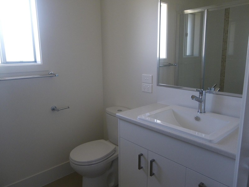 18 Koma Circuit, Bega NSW 2550