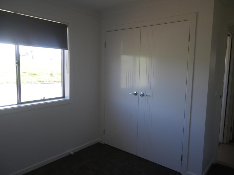 18 Koma Circuit, Bega NSW 2550