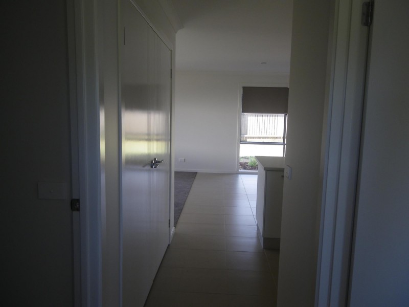 18 Koma Circuit, Bega NSW 2550