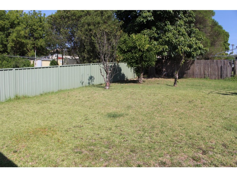 8 Gowing Avenue, Bega NSW 2550