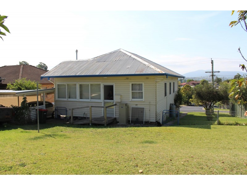 8 Gowing Avenue, Bega NSW 2550